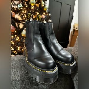 2976 SMOOTH LEATHER PLATFORM CHELSEA BOOTS